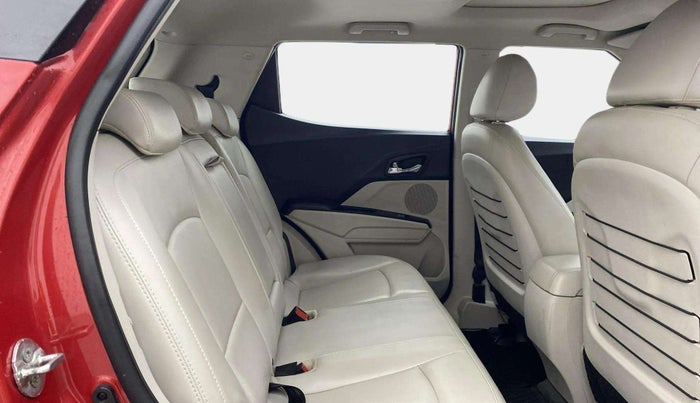 2021 Mahindra XUV300 W8(O) 1.5 DIESEL DUAL TONE, Diesel, Manual, 43,634 km, Right Side Rear Door Cabin