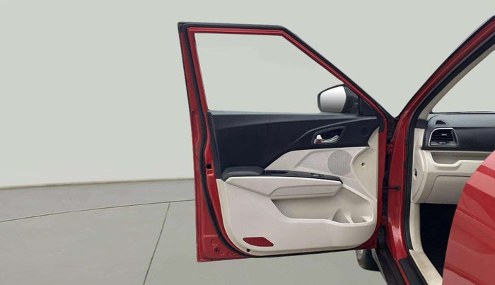 2021 Mahindra XUV300 W8(O) 1.5 DIESEL DUAL TONE, Diesel, Manual, 43,634 km, LHS Front Door