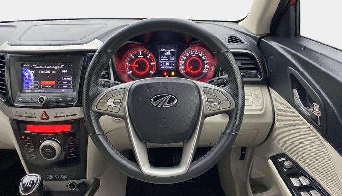 2021 Mahindra XUV300 W8(O) 1.5 DIESEL DUAL TONE, Diesel, Manual, 43,634 km, Steering Wheel Close Up