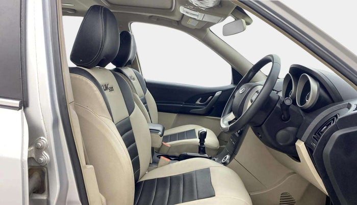 2017 Mahindra XUV500 W10, Diesel, Manual, 62,440 km, Right Side Front Door Cabin
