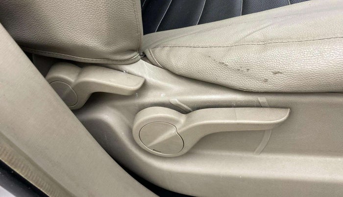 2017 Mahindra XUV500 W10, Diesel, Manual, 62,440 km, Driver Side Adjustment Panel