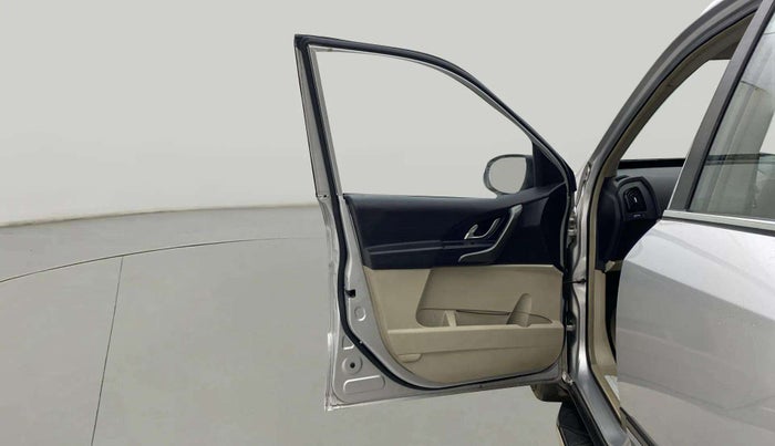 2017 Mahindra XUV500 W10, Diesel, Manual, 62,440 km, LHS Front Door