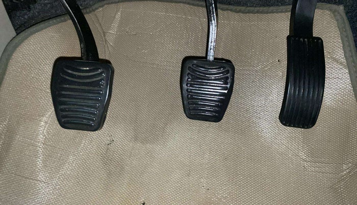 2017 Mahindra XUV500 W10, Diesel, Manual, 62,440 km, Pedals