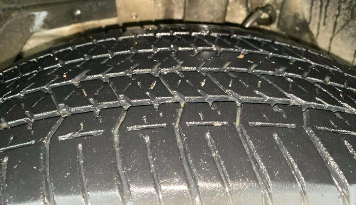 2017 Mahindra XUV500 W10, Diesel, Manual, 62,440 km, Left Front Tyre Tread