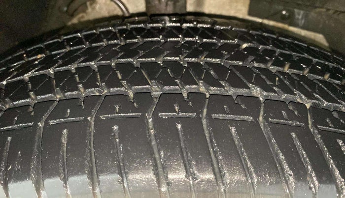 2017 Mahindra XUV500 W10, Diesel, Manual, 62,440 km, Right Front Tyre Tread