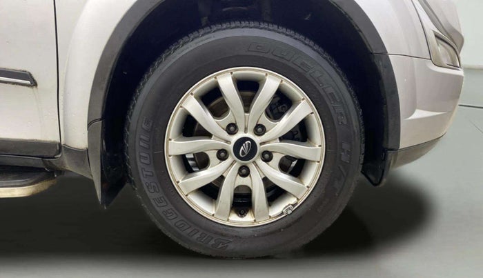 2017 Mahindra XUV500 W10, Diesel, Manual, 62,440 km, Right Front Wheel