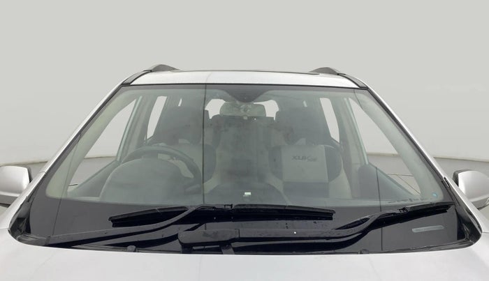 2017 Mahindra XUV500 W10, Diesel, Manual, 62,440 km, Front Windshield