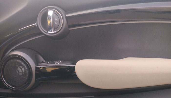 2023 Mini Cooper SE 3-Door, Electric, Automatic, 9,862 km, Driver Side Door Panels Control