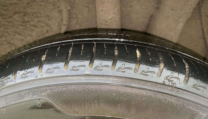 2024 Hyundai AURA S 1.2, Petrol, Manual, 28,797 km, Left Rear Tyre Tread