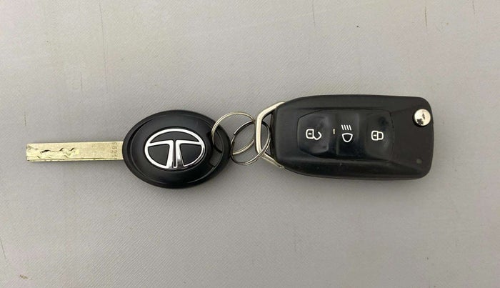 2023 Tata Tiago XZ PLUS PETROL, Petrol, Manual, 25,343 km, Key Close Up