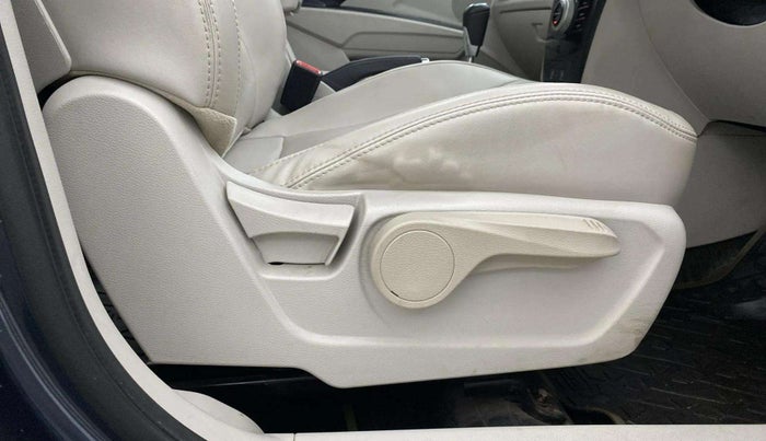 2021 Mahindra XUV300 W8 (O) 1.2 PETROL AMT, Petrol, Automatic, 26,632 km, Driver Side Adjustment Panel