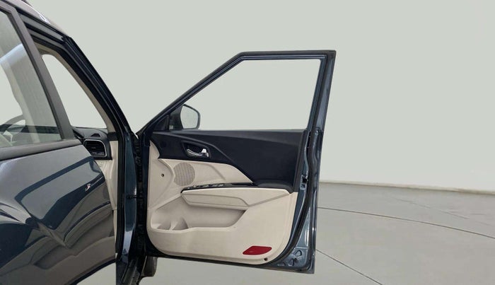 2021 Mahindra XUV300 W8 (O) 1.2 PETROL AMT, Petrol, Automatic, 26,632 km, RHS Front Door