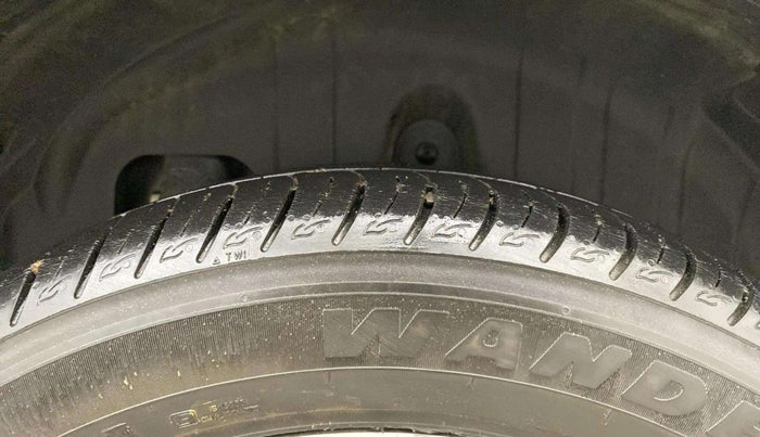 2021 Mahindra XUV300 W8 (O) 1.2 PETROL AMT, Petrol, Automatic, 26,632 km, Left Rear Tyre Tread