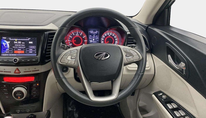 2021 Mahindra XUV300 W8 (O) 1.2 PETROL AMT, Petrol, Automatic, 26,632 km, Steering Wheel Close Up