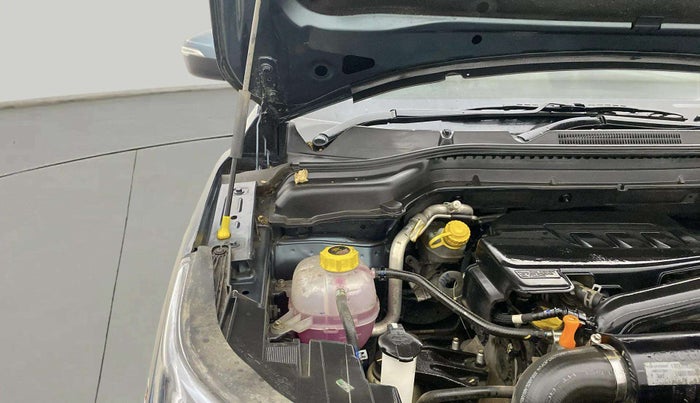 2021 Mahindra XUV300 W8 (O) 1.2 PETROL AMT, Petrol, Automatic, 26,632 km, Engine View - Right