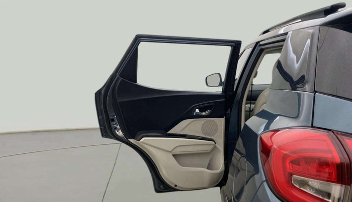 2021 Mahindra XUV300 W8 (O) 1.2 PETROL AMT, Petrol, Automatic, 26,632 km, LHS Rear Door