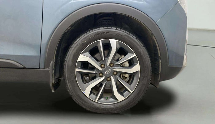 2021 Mahindra XUV300 W8 (O) 1.2 PETROL AMT, Petrol, Automatic, 26,632 km, Right Front Wheel