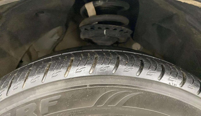 2021 Mahindra XUV300 W8 (O) 1.2 PETROL AMT, Petrol, Automatic, 26,632 km, Left Front Tyre Tread