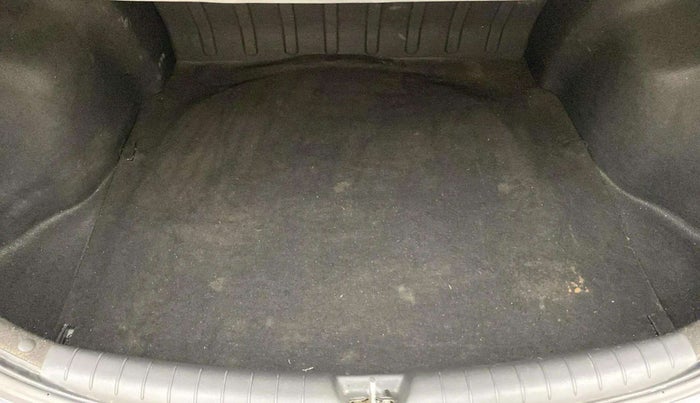 2018 Hyundai Verna 1.6 VTVT SX O, Petrol, Manual, 84,123 km, Boot Inside