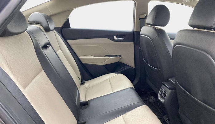 2018 Hyundai Verna 1.6 VTVT SX O, Petrol, Manual, 84,123 km, Right Side Rear Door Cabin