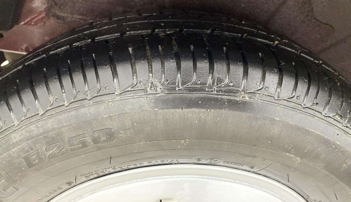 2015 Hyundai i10 MAGNA 1.1, Petrol, Manual, 25,221 km, Right Rear Tyre Tread