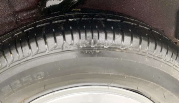 2015 Hyundai i10 MAGNA 1.1, Petrol, Manual, 25,221 km, Left Rear Tyre Tread