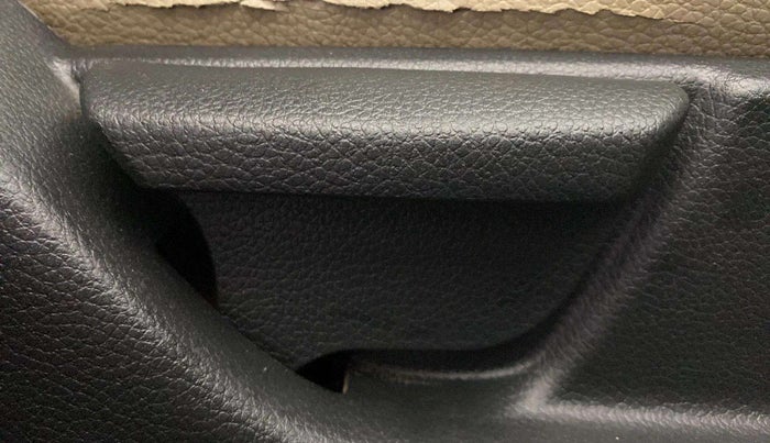 2018 Hyundai Eon ERA +, Petrol, Manual, 35,565 km, Driver Side Adjustment Panel