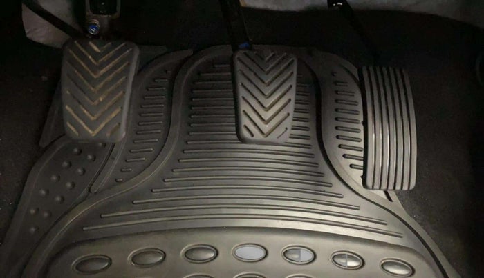 2018 Hyundai Eon ERA +, Petrol, Manual, 35,565 km, Pedals