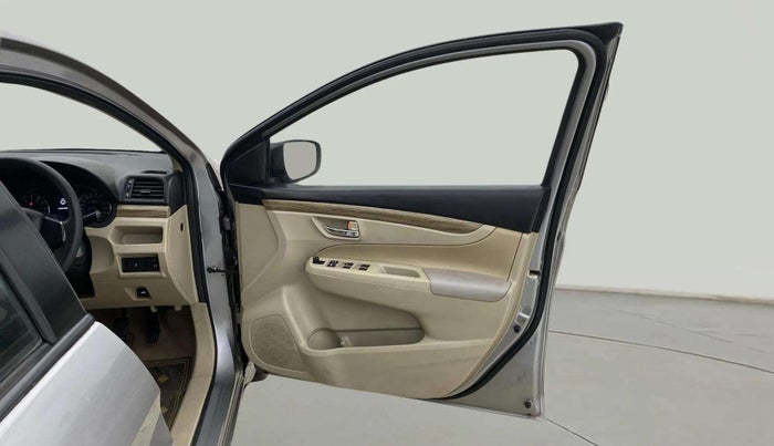 2018 Maruti Ciaz SIGMA 1.5 SHVS MT  PETROL, Petrol, Manual, 46,147 km, RHS Front Door