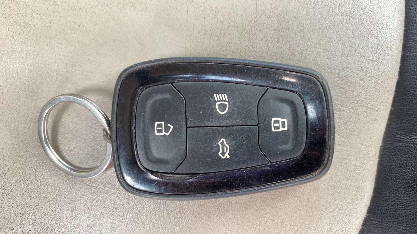 2020 Tata NEXON XZA PLUS (O) PETROL, Petrol, Automatic, 57,761 km, Key Close Up