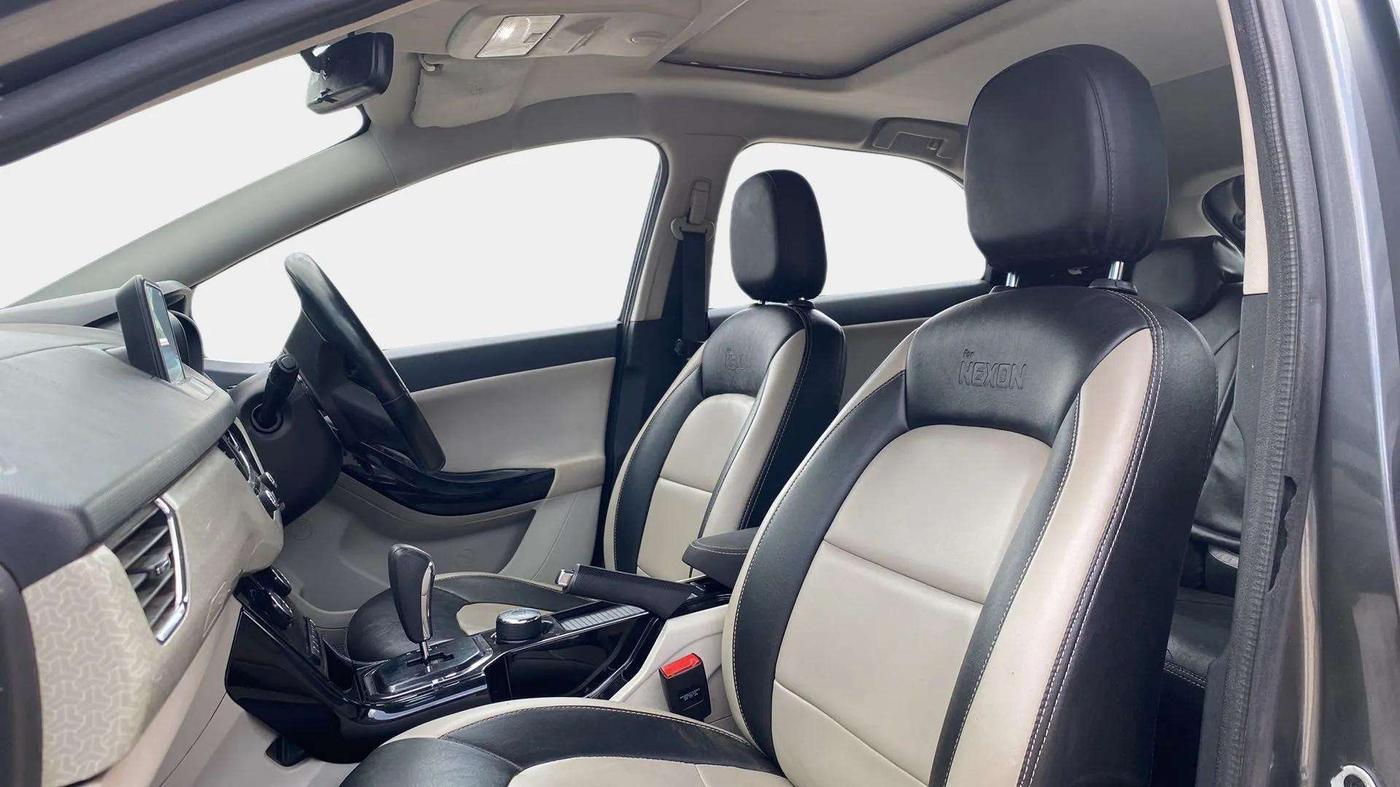 2020 Tata NEXON XZA PLUS (O) PETROL, Petrol, Automatic, 57,761 km, Right Side Front Door Cabin