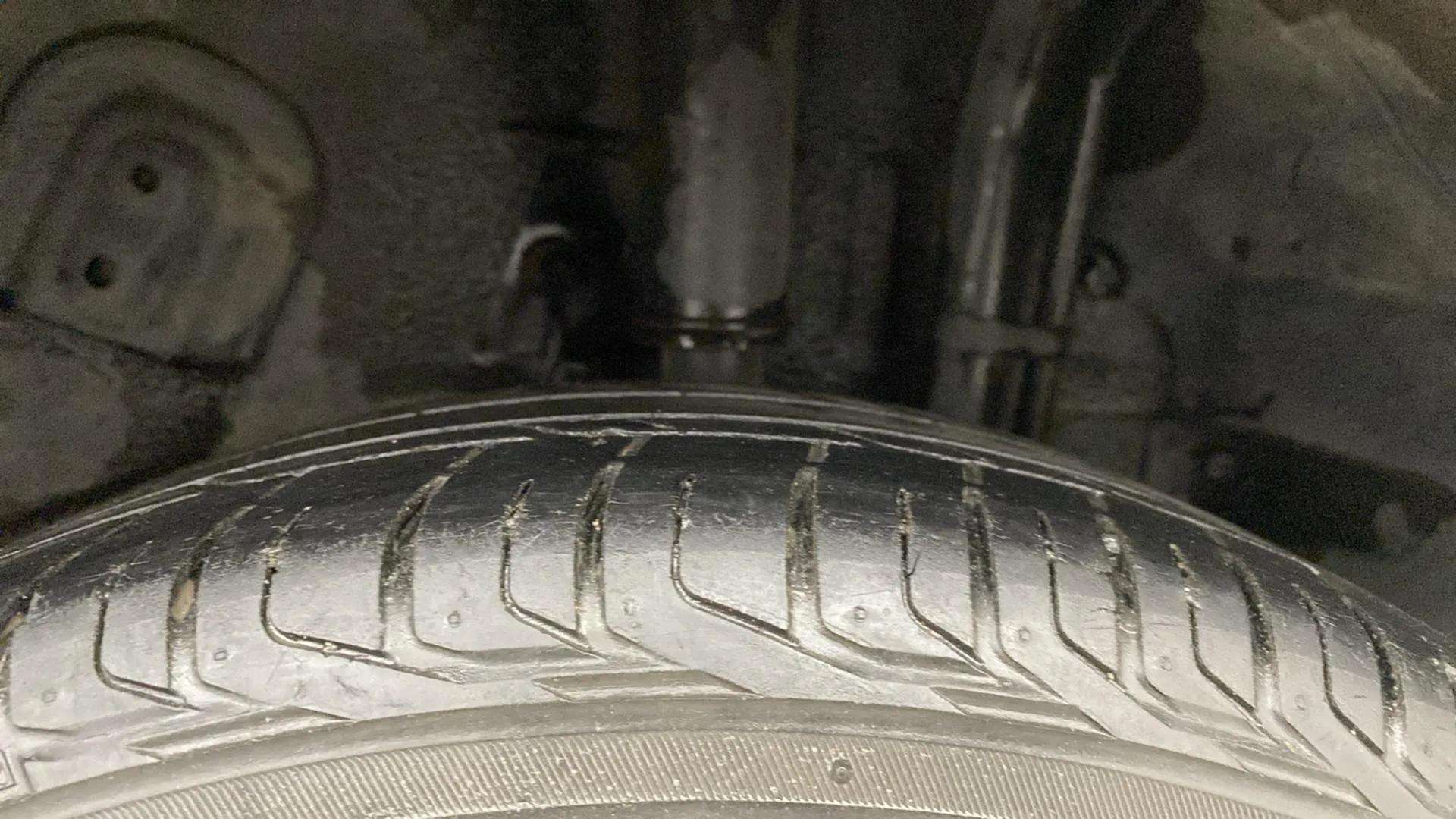 LHS-Rear-Tyre-Tread-21