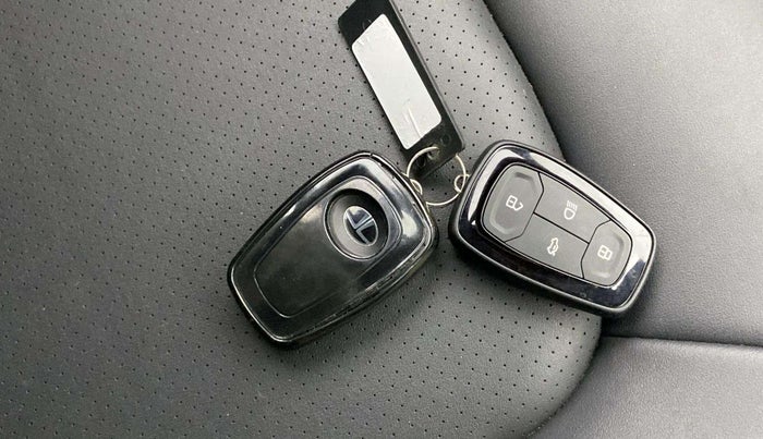2023 Tata NEXON XZA PLUS SUNROOF DARK PETROL, Petrol, Automatic, 36,014 km, Key Close Up