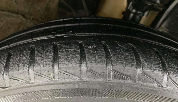 2020 Renault Kwid CLIMBER 1.0 (O), Petrol, Manual, 24,271 km, Right Front Tyre Tread