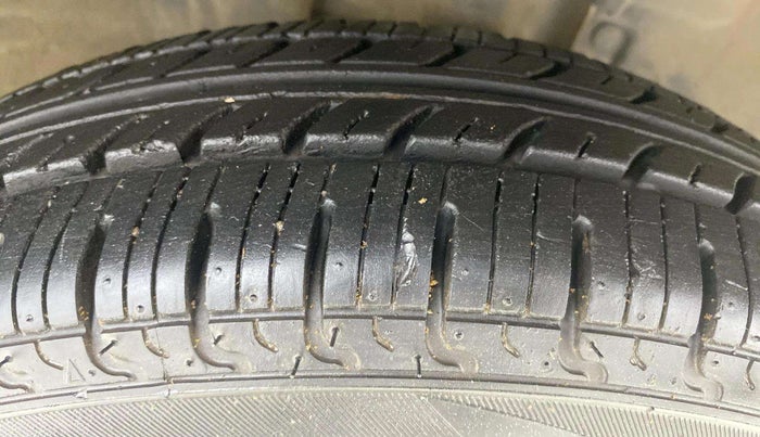 2017 Renault Kwid RXT 1.0 AMT (O), Petrol, Automatic, 37,138 km, Left Rear Tyre Tread