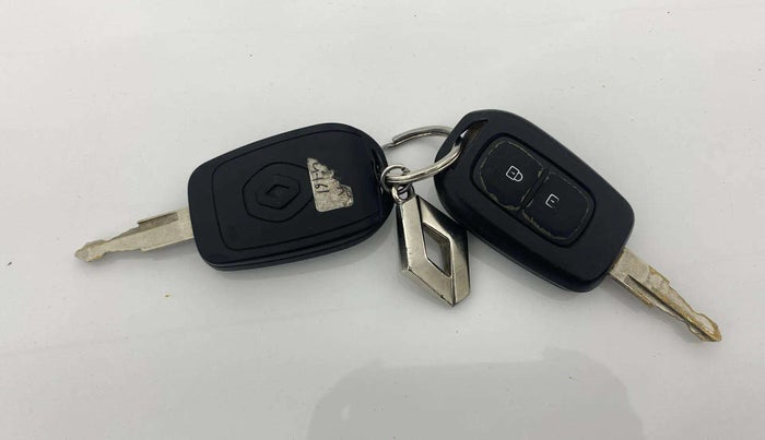 2017 Renault Kwid RXT 1.0 AMT (O), Petrol, Automatic, 37,138 km, Key Close Up