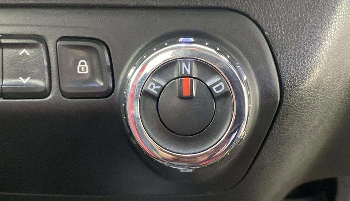2017 Renault Kwid RXT 1.0 AMT (O), Petrol, Automatic, 37,138 km, Gear Lever