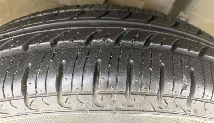 2017 Renault Kwid RXT 1.0 AMT (O), Petrol, Automatic, 37,138 km, Right Rear Tyre Tread