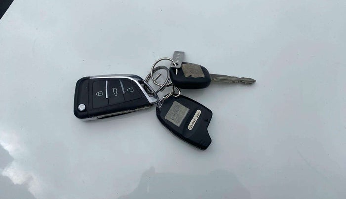 2021 Maruti S PRESSO LXI CNG, CNG, Manual, 70,922 km, Key Close Up