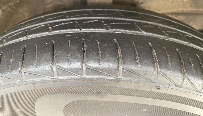 2021 Maruti S PRESSO LXI CNG, CNG, Manual, 70,922 km, Right Front Tyre Tread