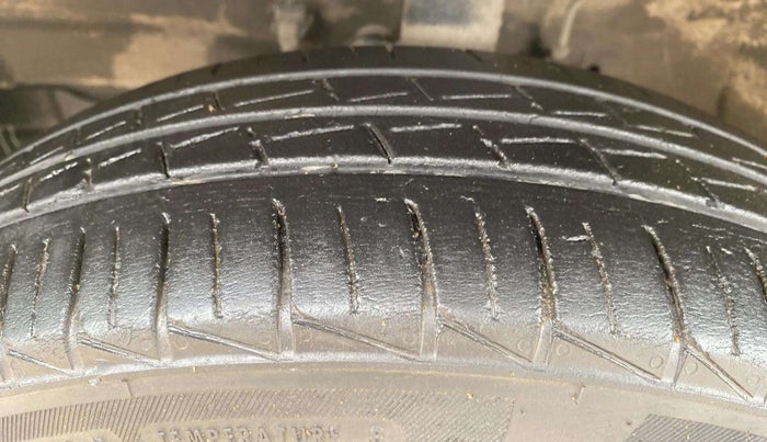 2021 Maruti S PRESSO LXI CNG, CNG, Manual, 70,922 km, Left Front Tyre Tread