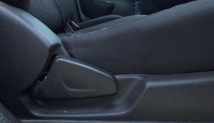 2017 Renault Kwid RXT 0.8, Petrol, Manual, 79,385 km, Driver Side Adjustment Panel
