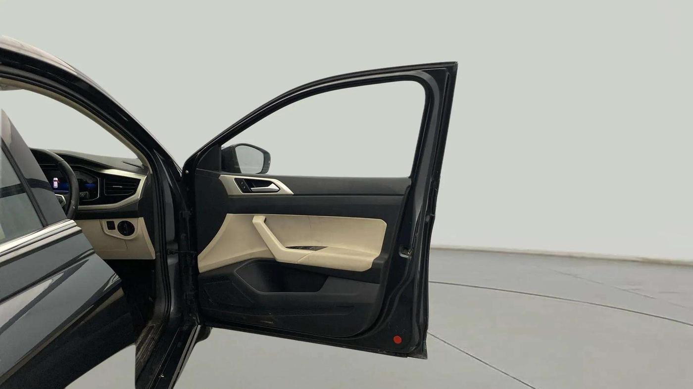 2023 Volkswagen VIRTUS TOPLINE TSI 1.0 MT, Petrol, Manual, 26,767 km, RHS Front Door