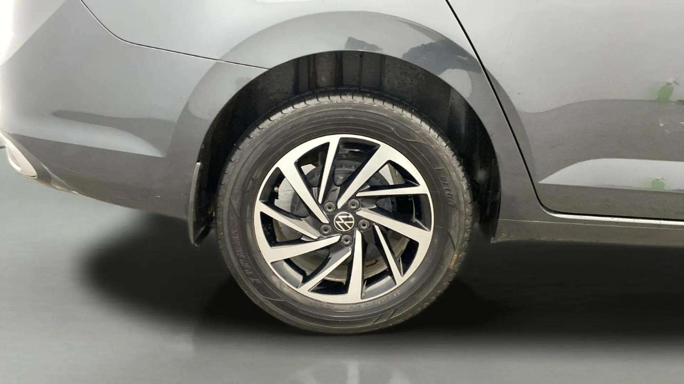 2023 Volkswagen VIRTUS TOPLINE TSI 1.0 MT, Petrol, Manual, 26,767 km, Right Rear Wheel