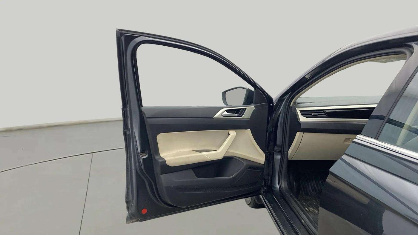 2023 Volkswagen VIRTUS TOPLINE TSI 1.0 MT, Petrol, Manual, 26,767 km, LHS Front Door