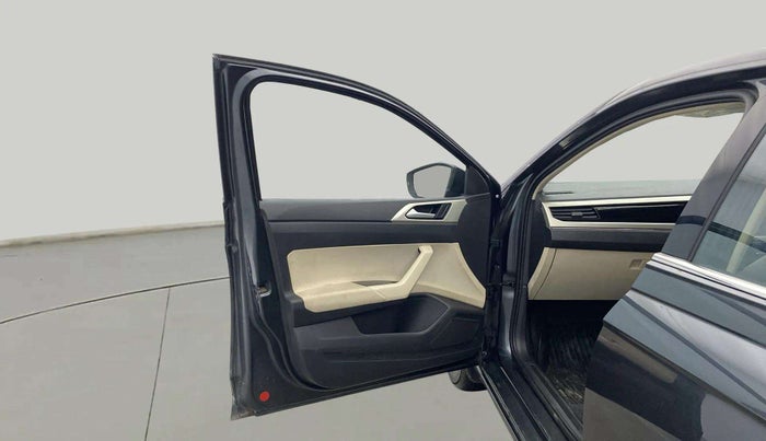 2023 Volkswagen VIRTUS TOPLINE TSI 1.0 MT, Petrol, Manual, 26,691 km, LHS Front Door
