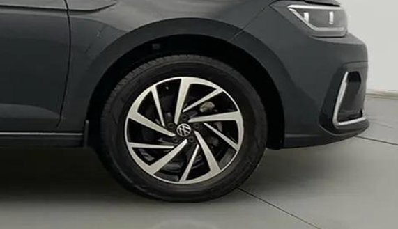 2023 Volkswagen VIRTUS TOPLINE TSI 1.0 MT, Petrol, Manual, 26,691 km, Right Front Wheel