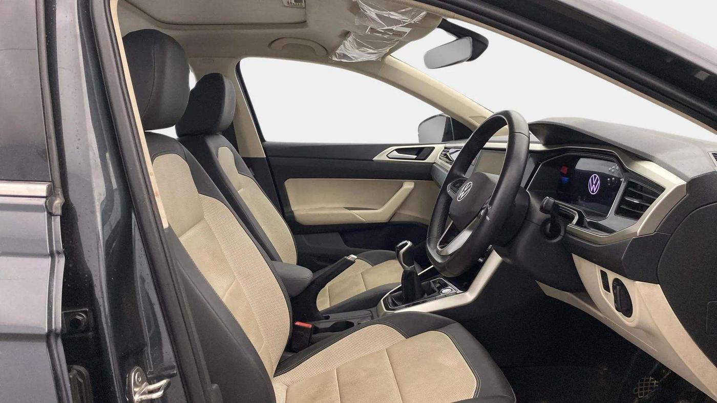 2023 Volkswagen VIRTUS TOPLINE TSI 1.0 MT, Petrol, Manual, 26,767 km, Right Side Front Door Cabin