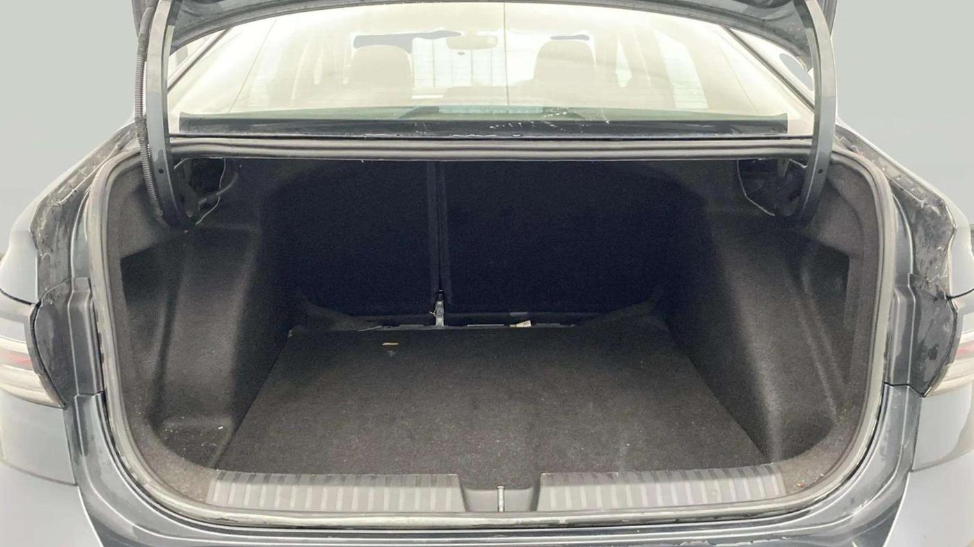 2023 Volkswagen VIRTUS TOPLINE TSI 1.0 MT, Petrol, Manual, 26,767 km, Boot Open Zoomed View