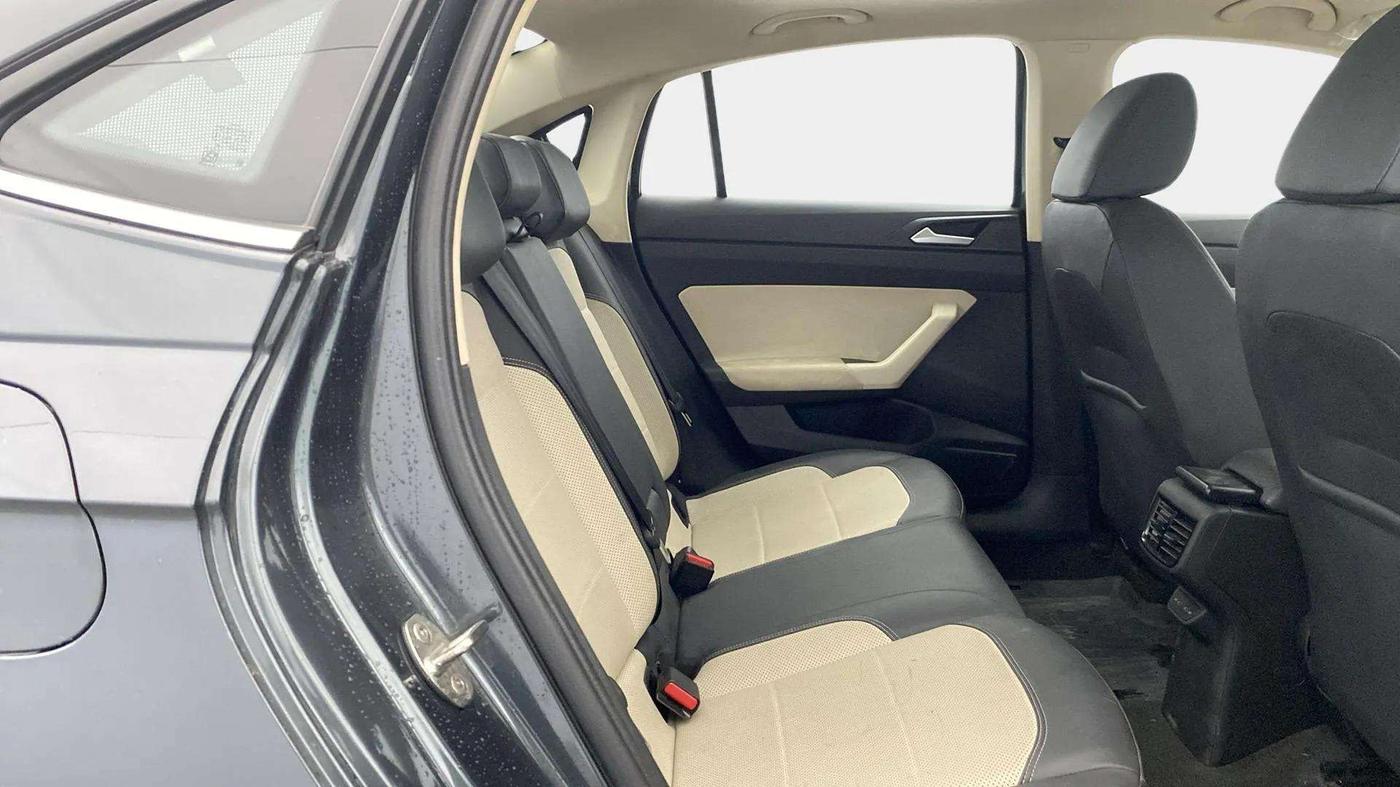 2023 Volkswagen VIRTUS TOPLINE TSI 1.0 MT, Petrol, Manual, 26,767 km, Right Side Rear Door Cabin